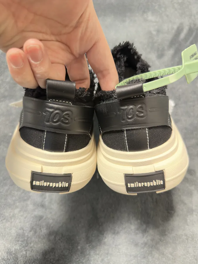 SMILEREPUBLIC Inception 70s Rice Pom Fuzz Low Top Canvas Shoes