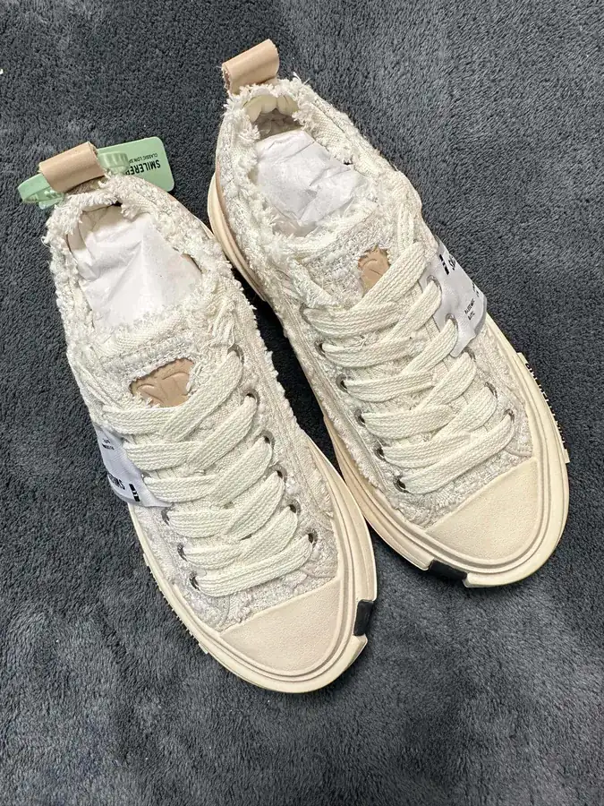 SMILEREPUBLIC Inception 70s Rice Pom Fuzz Low Top Canvas Shoes