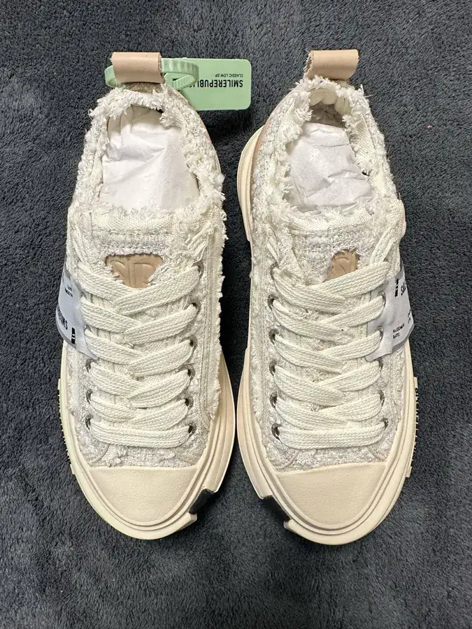 SMILEREPUBLIC Inception 70s Rice Pom Fuzz Low Top Canvas Shoes