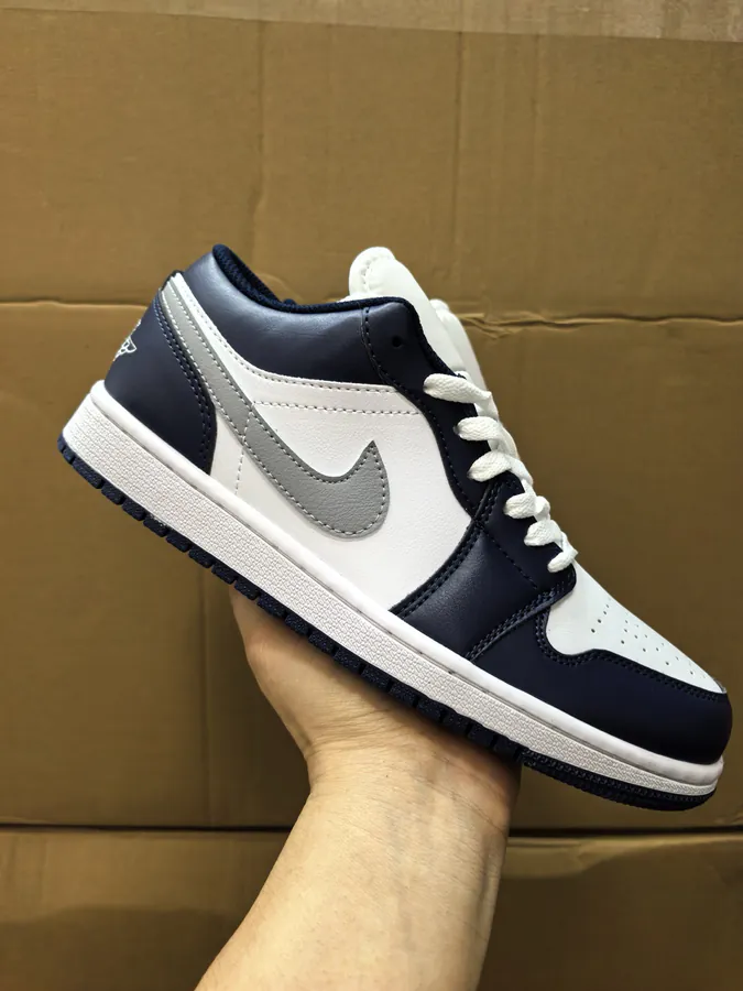 Low Low Series Authentic Low Top Sneaker