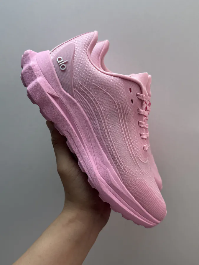 Alo Yoga Alo Runner in Sweet Pink