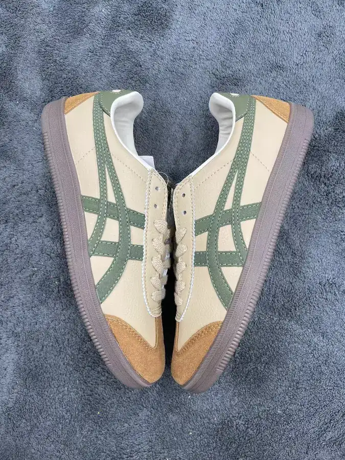 Asics Onitsuka Tiger TOKUTEN Stylish Sneaker with Unique Color and Material