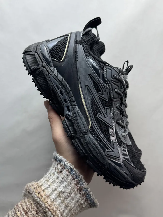 OFF WHITE Be Right Back Black Sneaker
