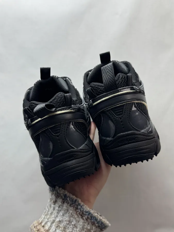 OFF WHITE Be Right Back Black Sneaker