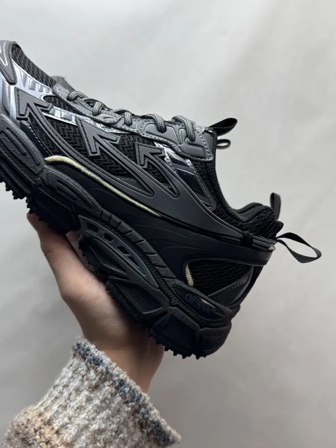 OFF WHITE Be Right Back Black Sneaker
