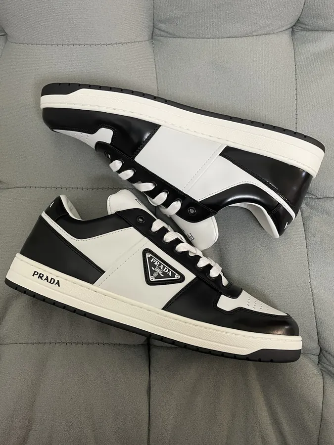 White and Black Small Board Shoes
