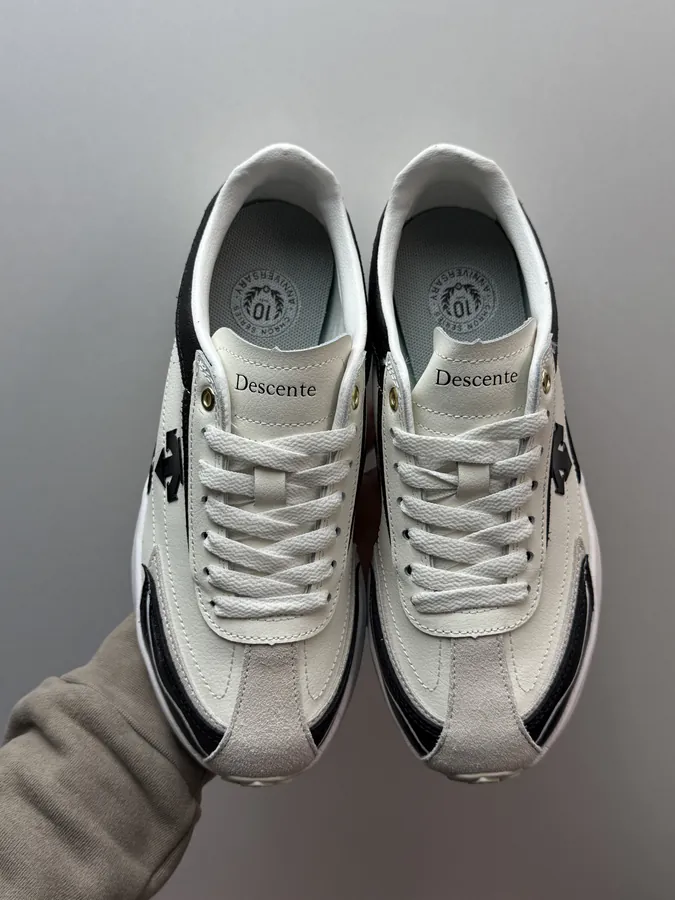 Custom Sneaker DESCENTE Sport Style Series, Black and White