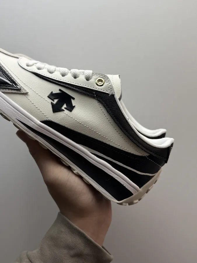 Custom Sneaker DESCENTE Sport Style Series, Black and White