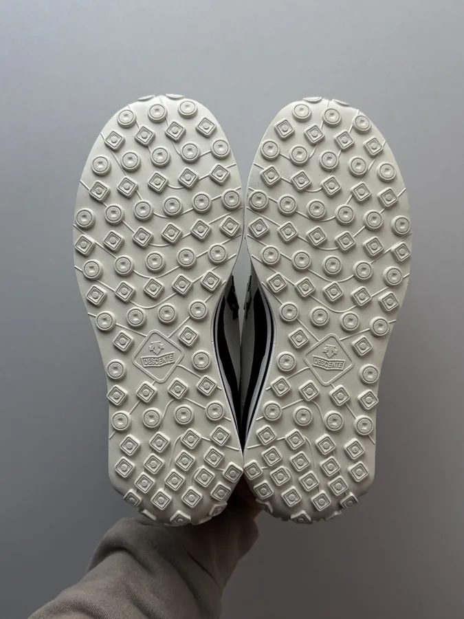 Custom Sneaker DESCENTE Sport Style Series, Black and White