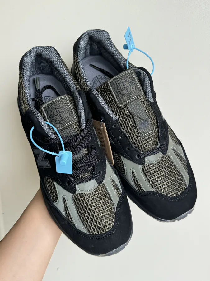 NB991 Stone Island Collaboration Black Olive Green