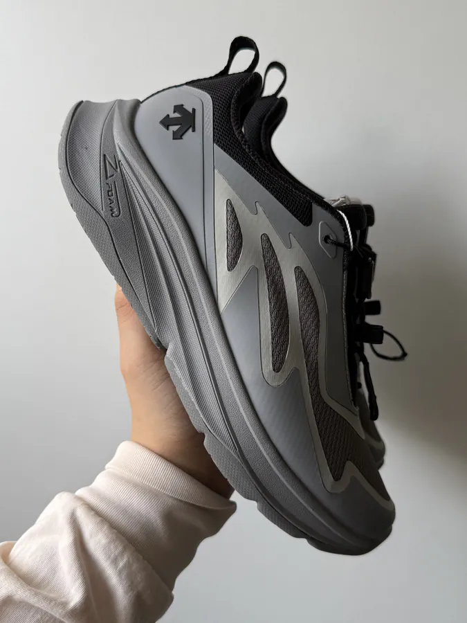 DESCENTE Running Shoes Carbon Gray, Lightweight and Contoured Fit