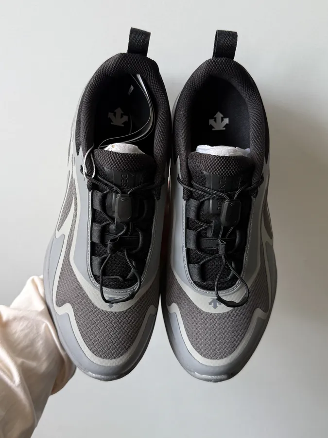DESCENTE Running Shoes Carbon Gray, Lightweight and Contoured Fit