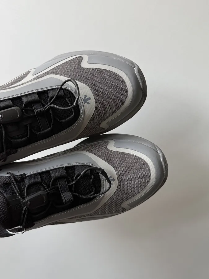 DESCENTE Running Shoes Carbon Gray, Lightweight and Contoured Fit
