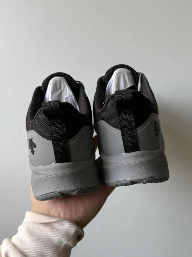 DESCENTE Running Shoes Carbon Gray, Lightweight and Contoured Fit