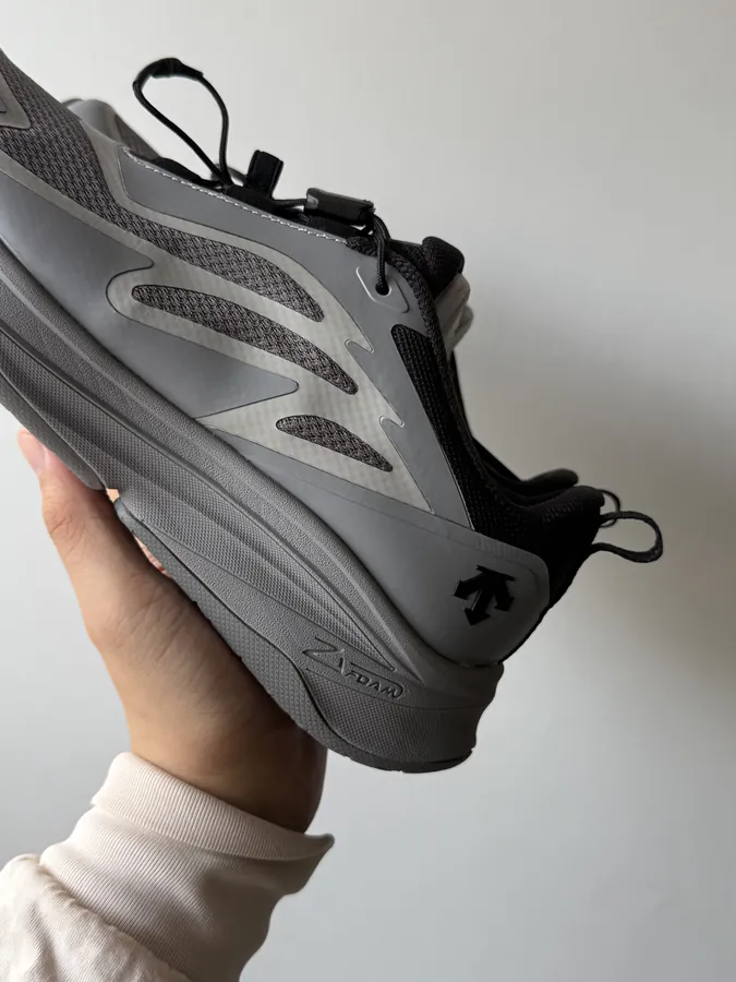 DESCENTE Running Shoes Carbon Gray, Lightweight and Contoured Fit