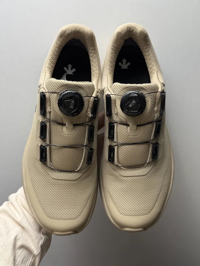 DESCENTE 卡其色裸鞋圈