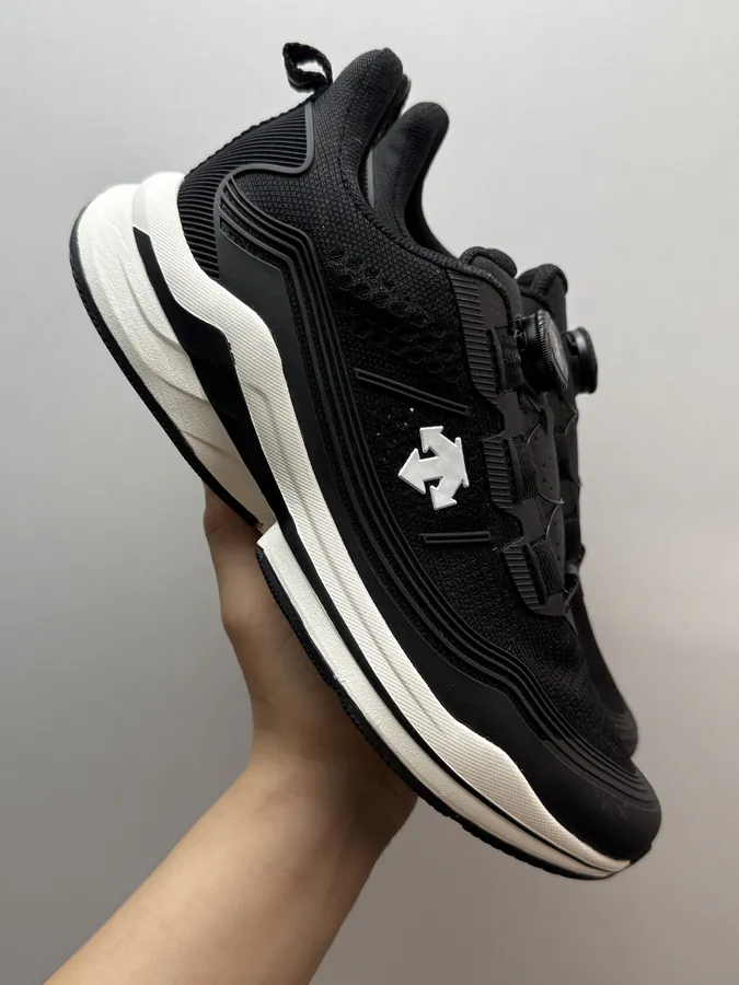 DESCENTE Dualis Sneaker Black and White