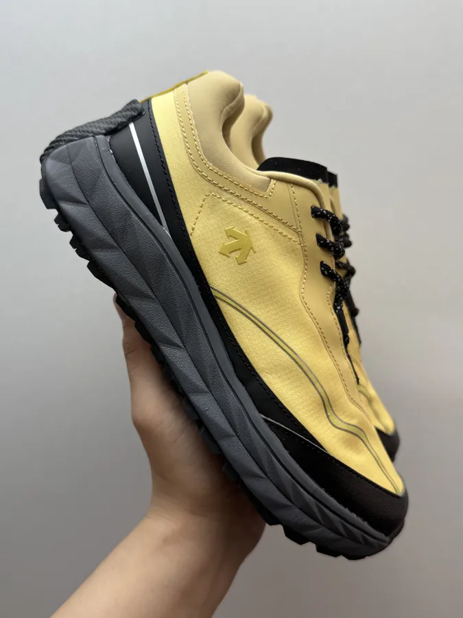 DESCENTE Terrain D Yellow Black Sneaker