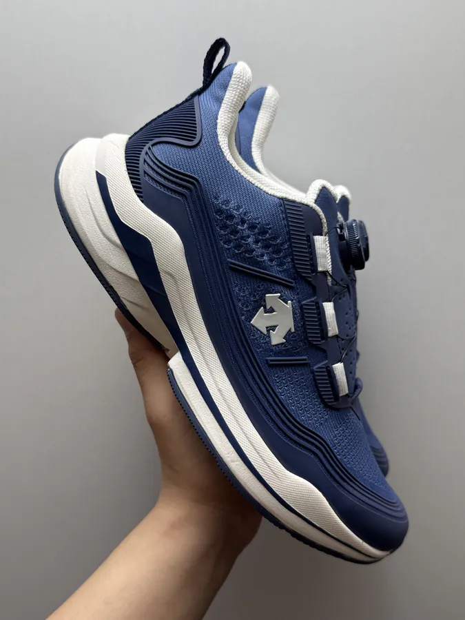 DESCENTE Dualis Blue and White Sneaker