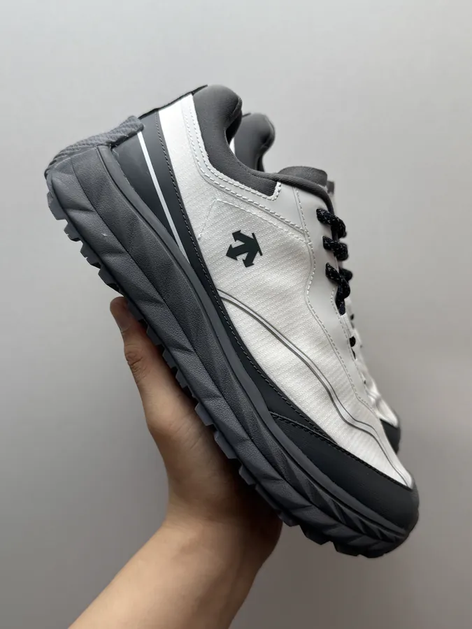 DESCENTE Terrain D Grey White Sneaker