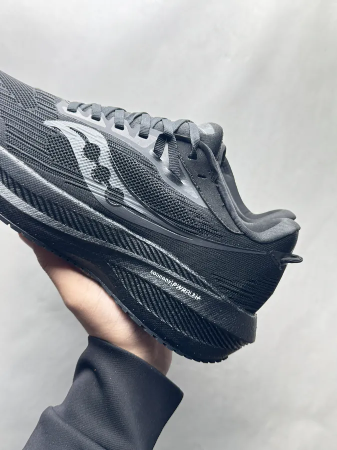 Triumph 21 Running Shoes Black