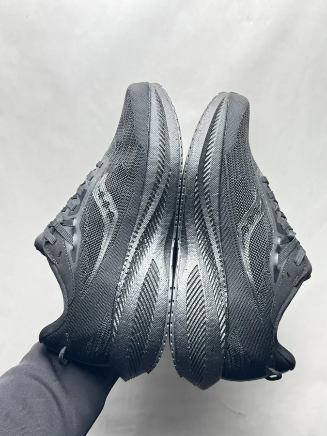 Triumph 21 Running Shoes Black