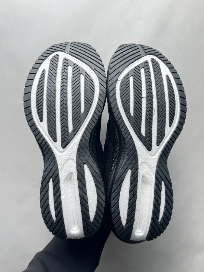 Triumph 21 Running Shoes Black