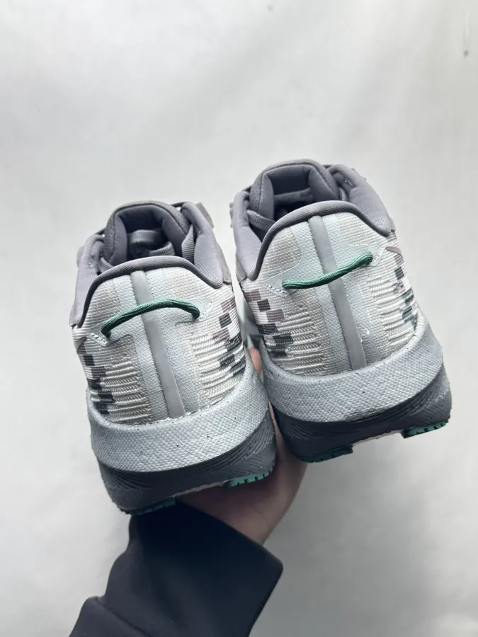 Triumph 21 Sneaker in Gray Green