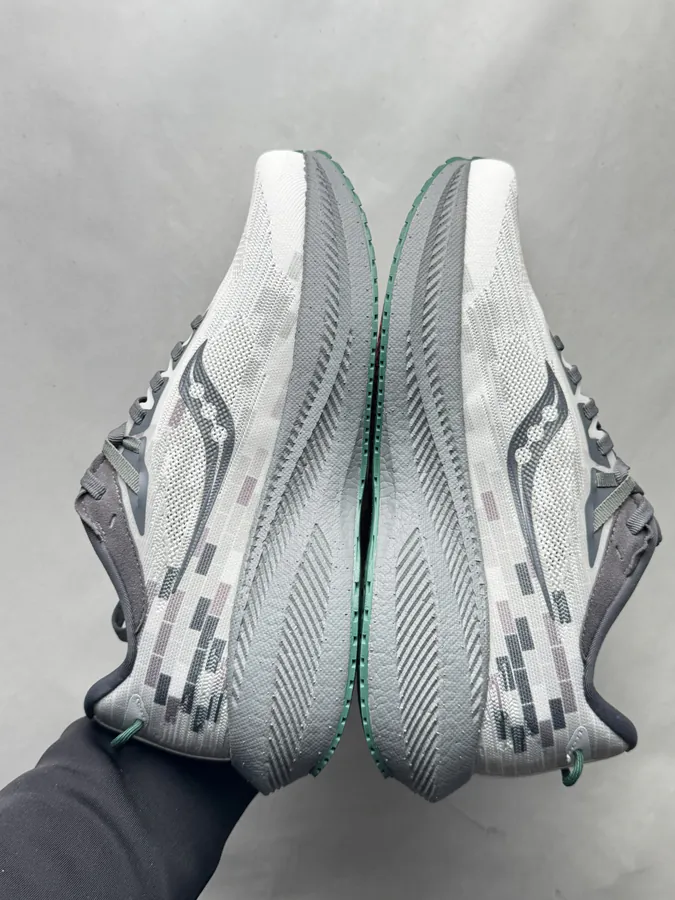 Triumph 21 Sneaker in Gray Green