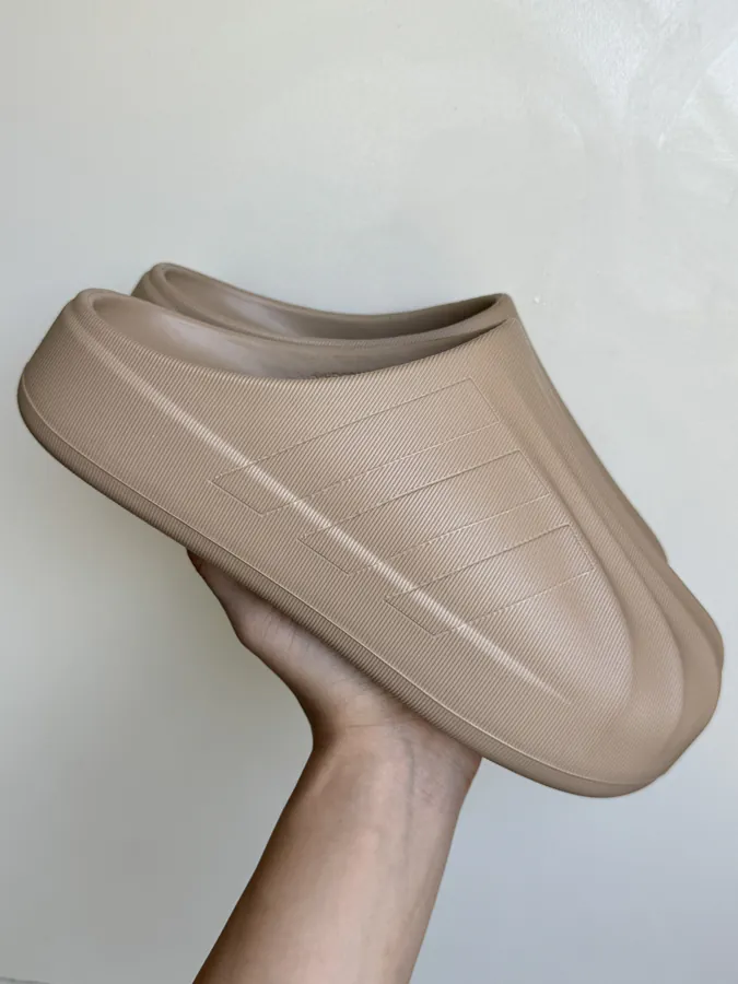 AdiFOM Duck Duck Slippers in Brown