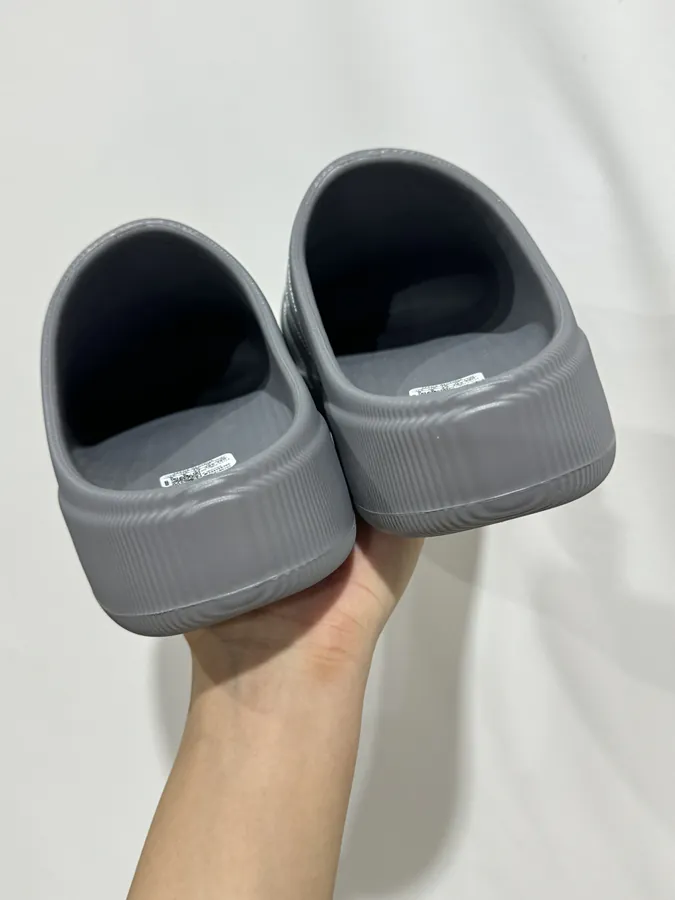 AdiFOM Duck Duck Slippers in Gray
