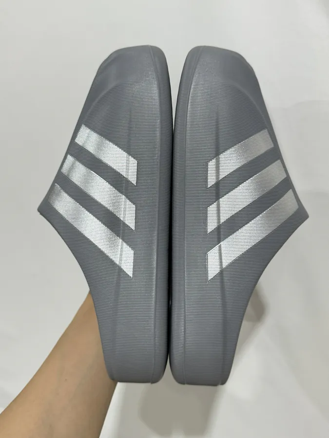 AdiFOM Duck Duck Slippers in Gray