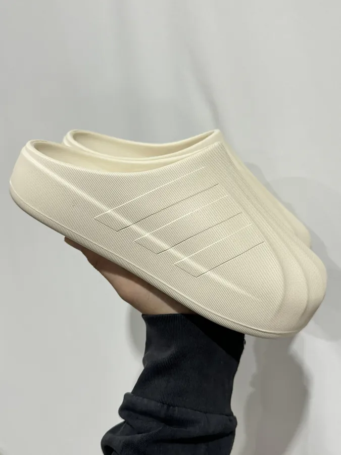 AdiFOM Duck Duck Slippers in Beige