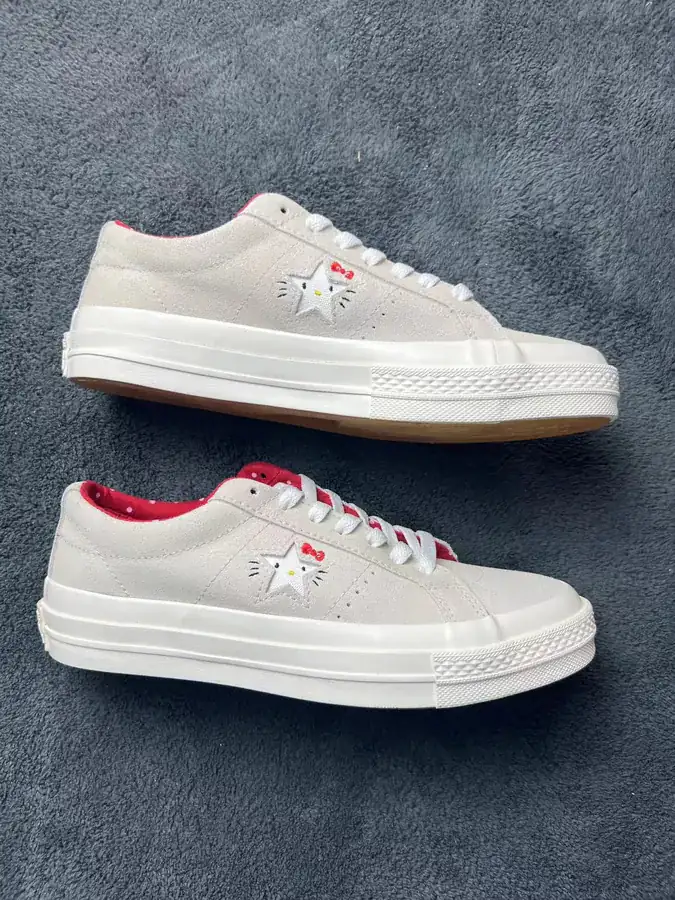 Converse One Star Ox Hello Kitty Grey Comfortable and Versatile Low Top Canvas Sneaker
