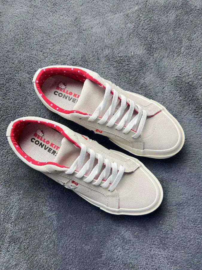Converse One Star Ox Hello Kitty Grey Comfortable and Versatile Low Top Canvas Sneaker