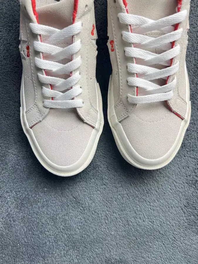 Converse One Star Ox Hello Kitty Grey Comfortable and Versatile Low Top Canvas Sneaker