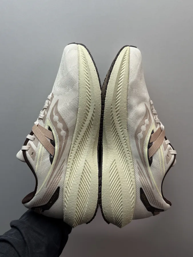 Saucony Triumph 20 Midsole Color