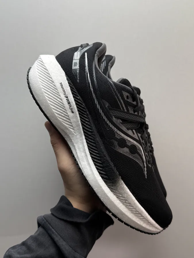 Saucony Triumph 20 Running Shoes Black and White