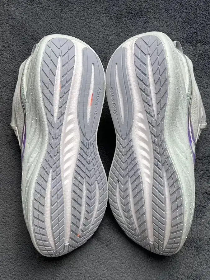 Saucony TRIUMPH 22 SE Flagship Cushioning Running Shoes