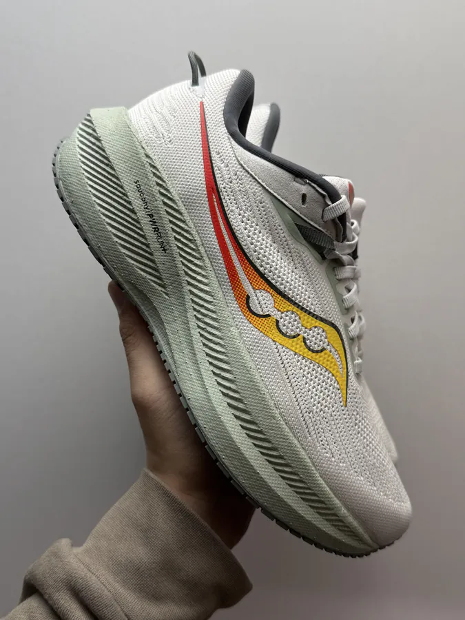 Triumph 21 Running Shoes Gray Green