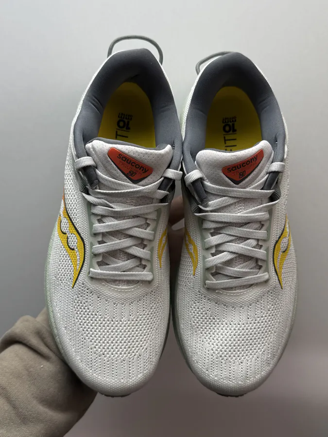 Triumph 21 Running Shoes Gray Green