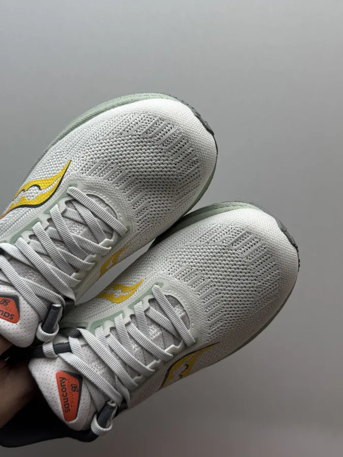 Triumph 21 Running Shoes Gray Green