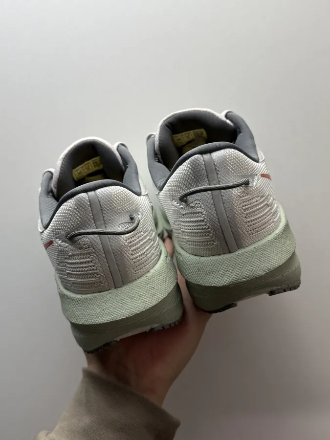 Triumph 21 Running Shoes Gray Green