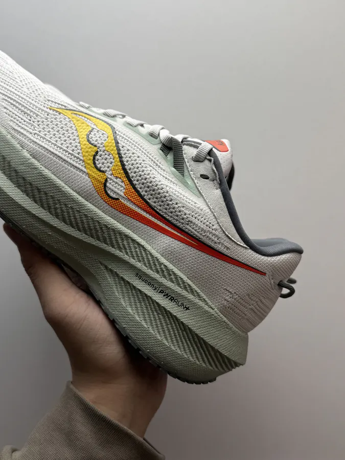 Triumph 21 Running Shoes Gray Green