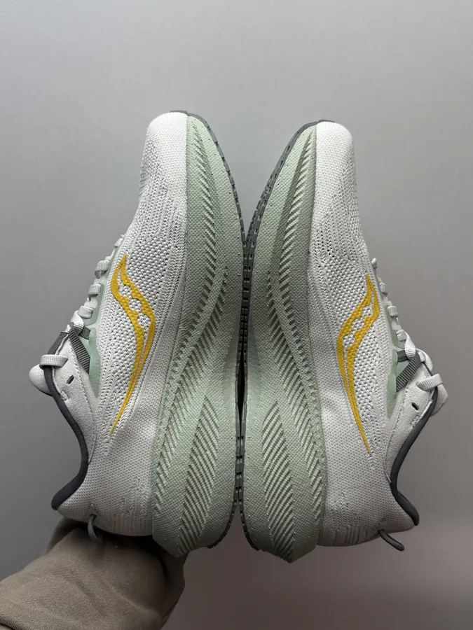 Triumph 21 Running Shoes Gray Green