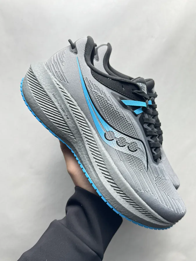Triumph 21 Sneaker in Gray Black