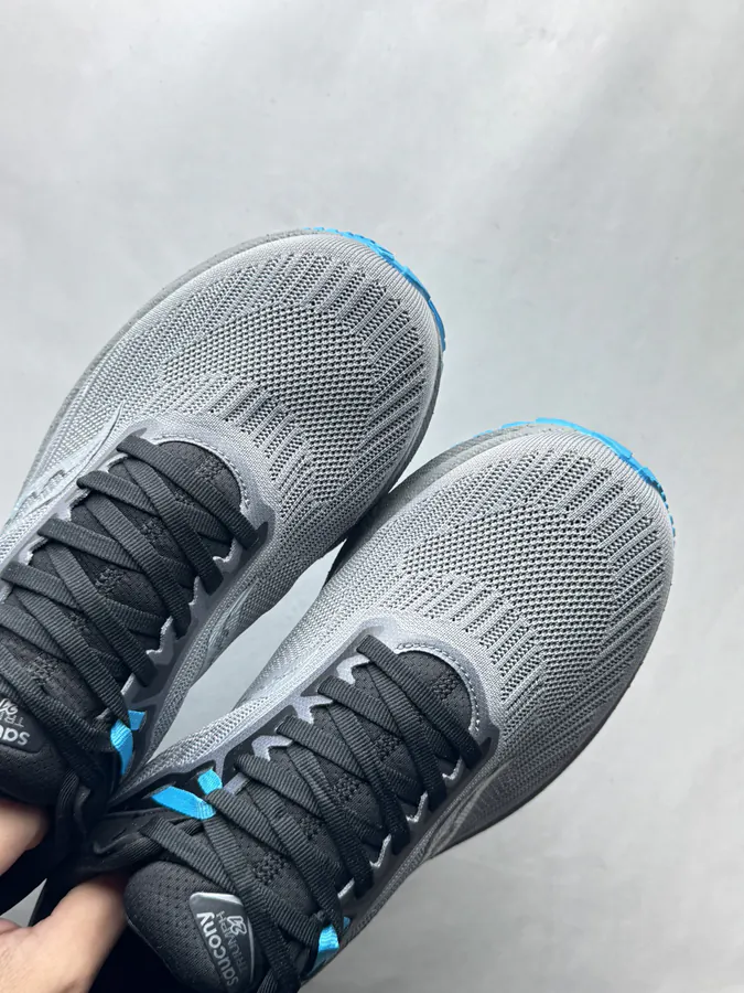 Triumph 21 Sneaker in Gray Black