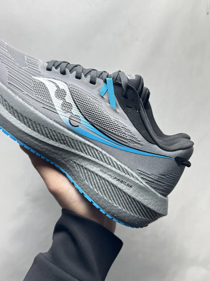 Triumph 21 Sneaker in Gray Black