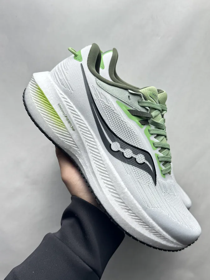 Triumph 21 Running Shoes in White and Green