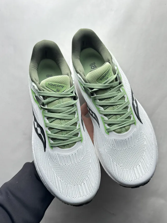 Triumph 21 Running Shoes in White and Green